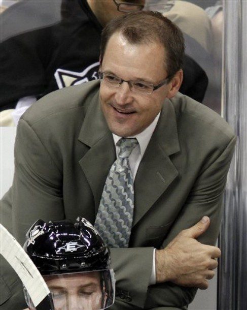 Dan Bylsma becomes fastest coach to reach 200 victories in National Hockey League history