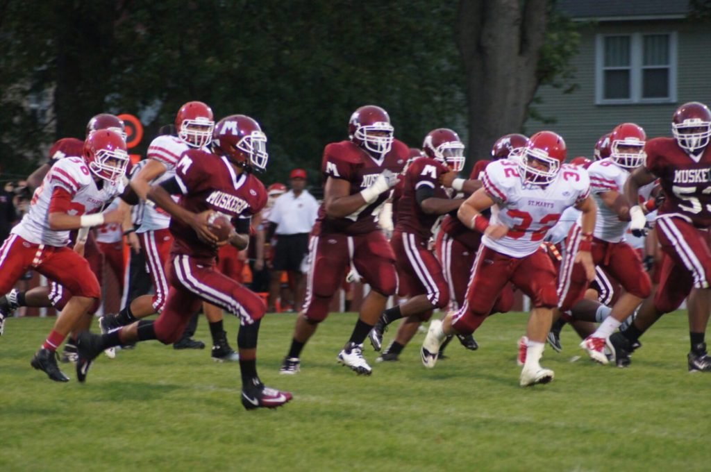 Muskegon Big Reds’ defense shuts down defending state champion Orchard Lake St. Mary’s – Local