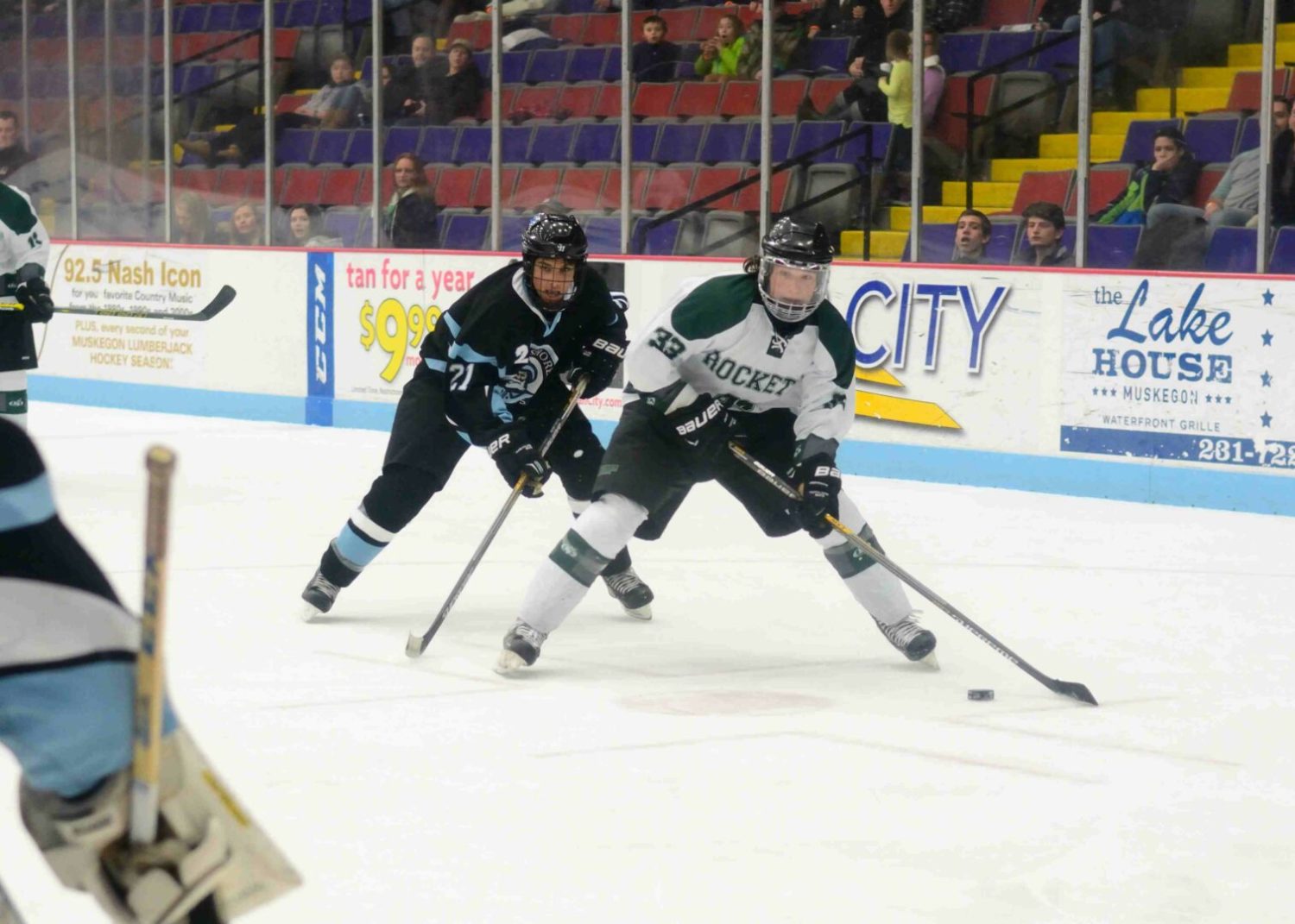 Reeths-Puffer hockey team avenges two earlier losses to Mona Shores with a 5-2 victory in Division 2 regionals [VIDEO]