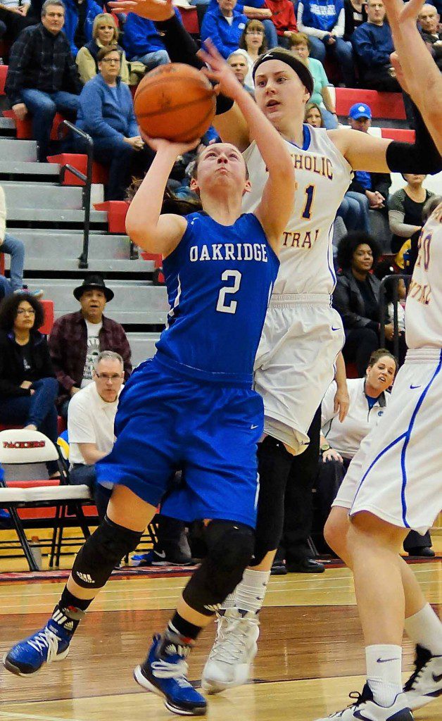 Sophia Wiard goes for two Eagle points. Photo/Sherry Wahr