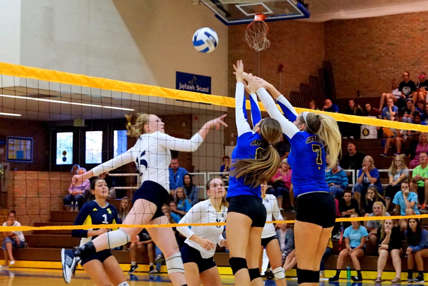 MCC Jayhawks volleyball team drop huge lead, fall to GRCC in five sets ...