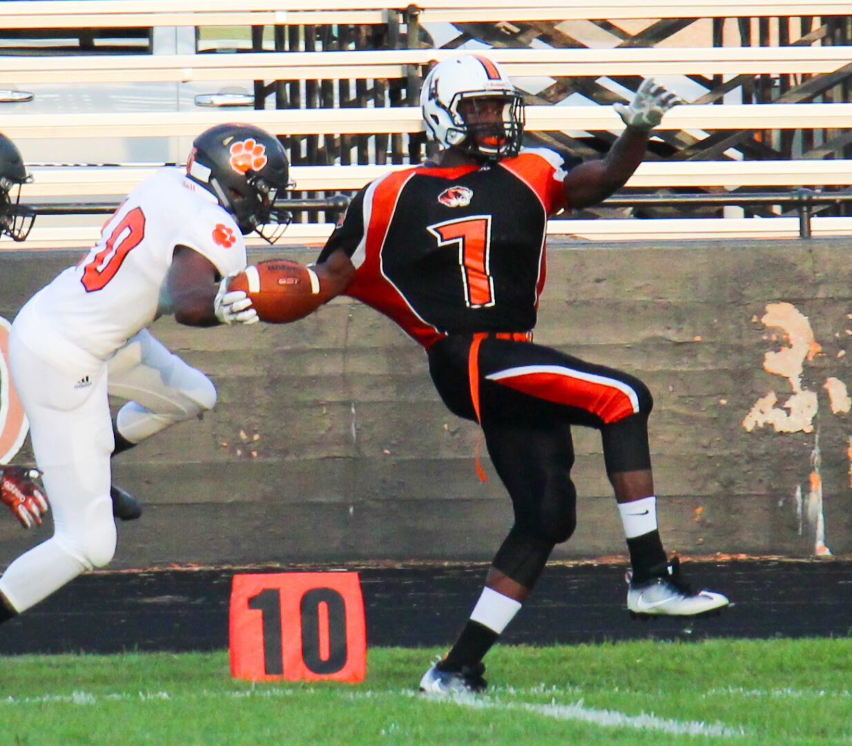 Benton Harbor plows past Muskegon Heights in nonleague football