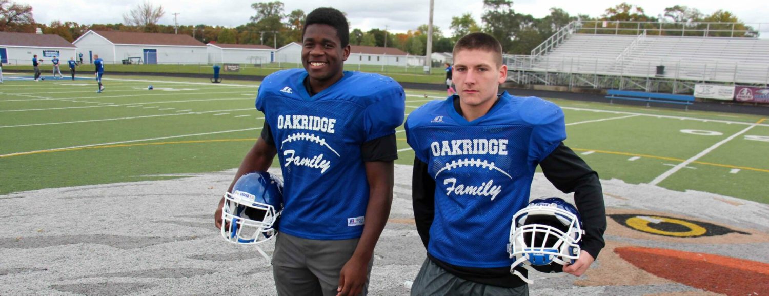 Young Oakridge football standouts Masterman, Quinn ready for playoff debut