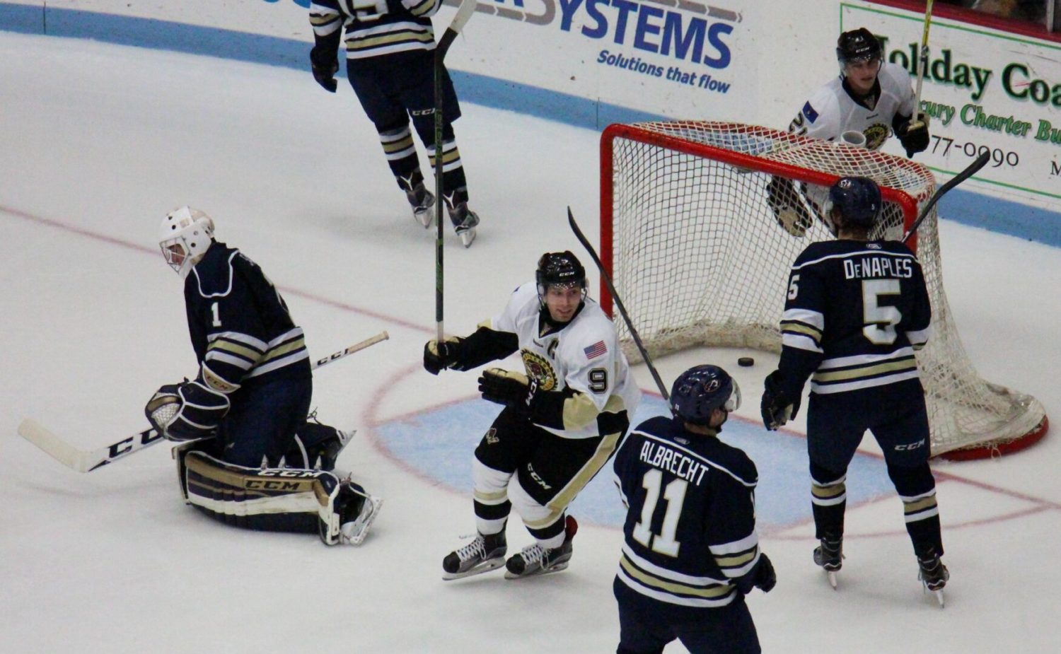Lumberjacks come from behind to beat Sioux Falls 4-3, claim a rare home victory