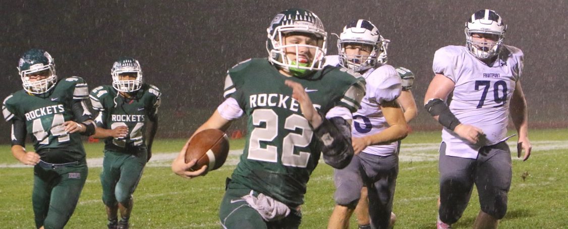 Reeths-Puffer continues climb toward the playoffs with a 21-7 win over Fruitport