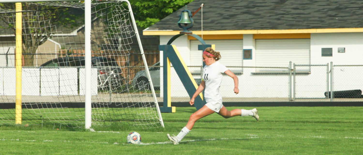 Mueller explodes for five goals as Norse win conference championship game