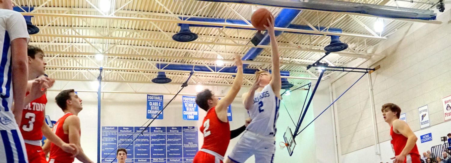 Schullo’s big fourth quarter helps undefeated Ravenna boys rally past Holton 58-48