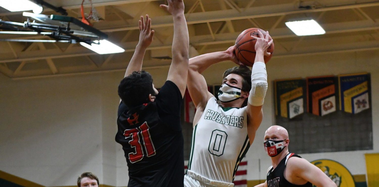 Monday boys basketball roundup: Muskegon Catholic Central rallies in the fourth quarter to slip past Hart 33-30