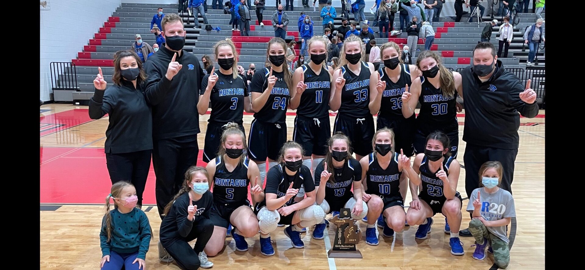 Montague girls basketball team pulls away from Whitehall in second half, finally captures Division 2 district championship