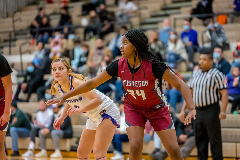 Muskegon girls hold on against Wyoming, defense steps up in clutch