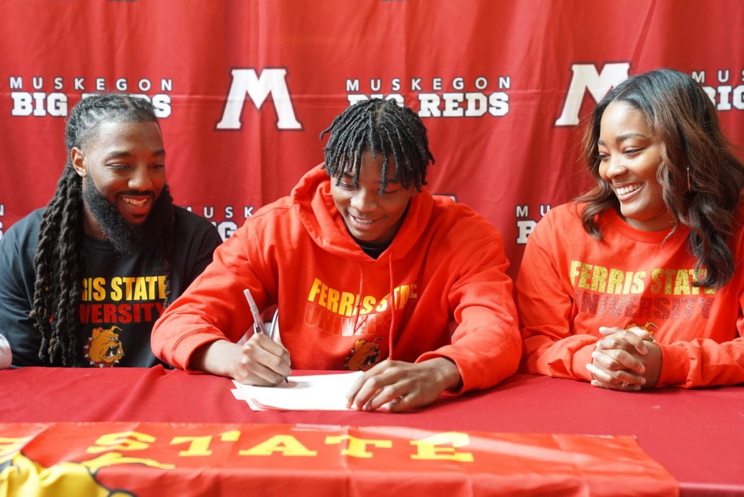 Big Red Anthony Sydnor signs to play hoops for Ferris State