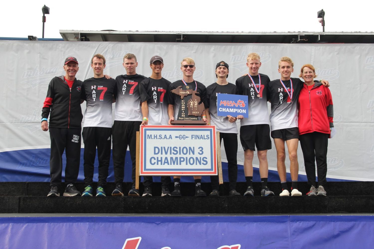 Hart’s boys cross country team captures first-ever state title