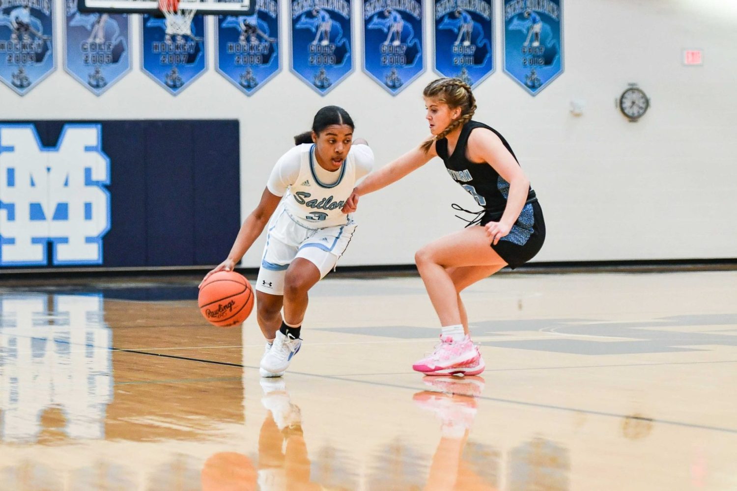 Mona Shores fights off Forest Hills Northern in girls basketball