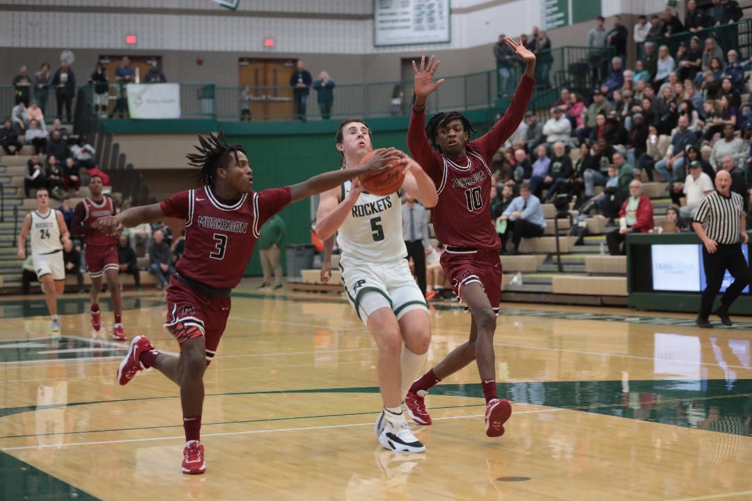Third-quarter surge pushes Muskegon to victory over Reeths-Puffer
