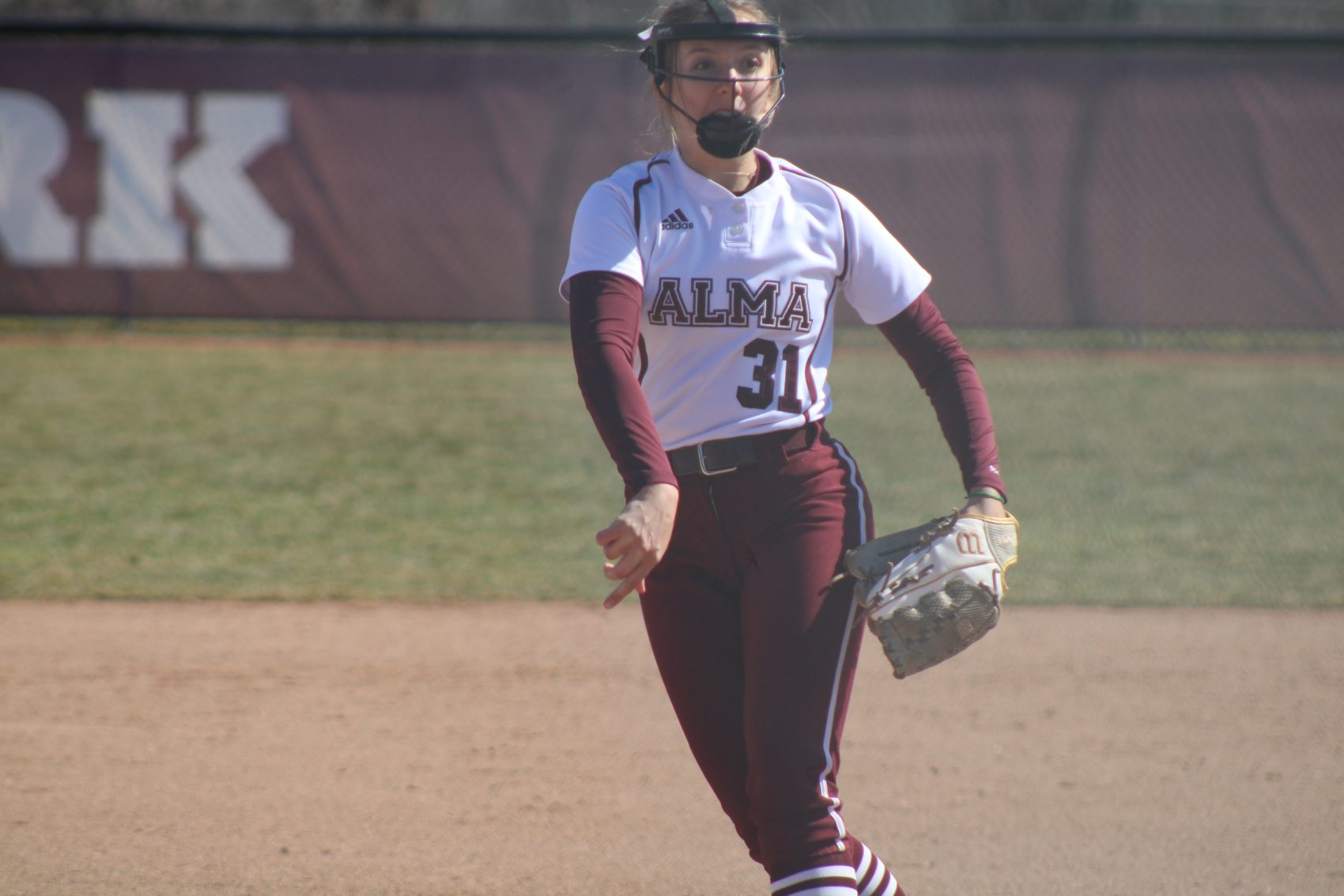Pitcher Mikaylyn Kenney adjusting quickly to the college softball game