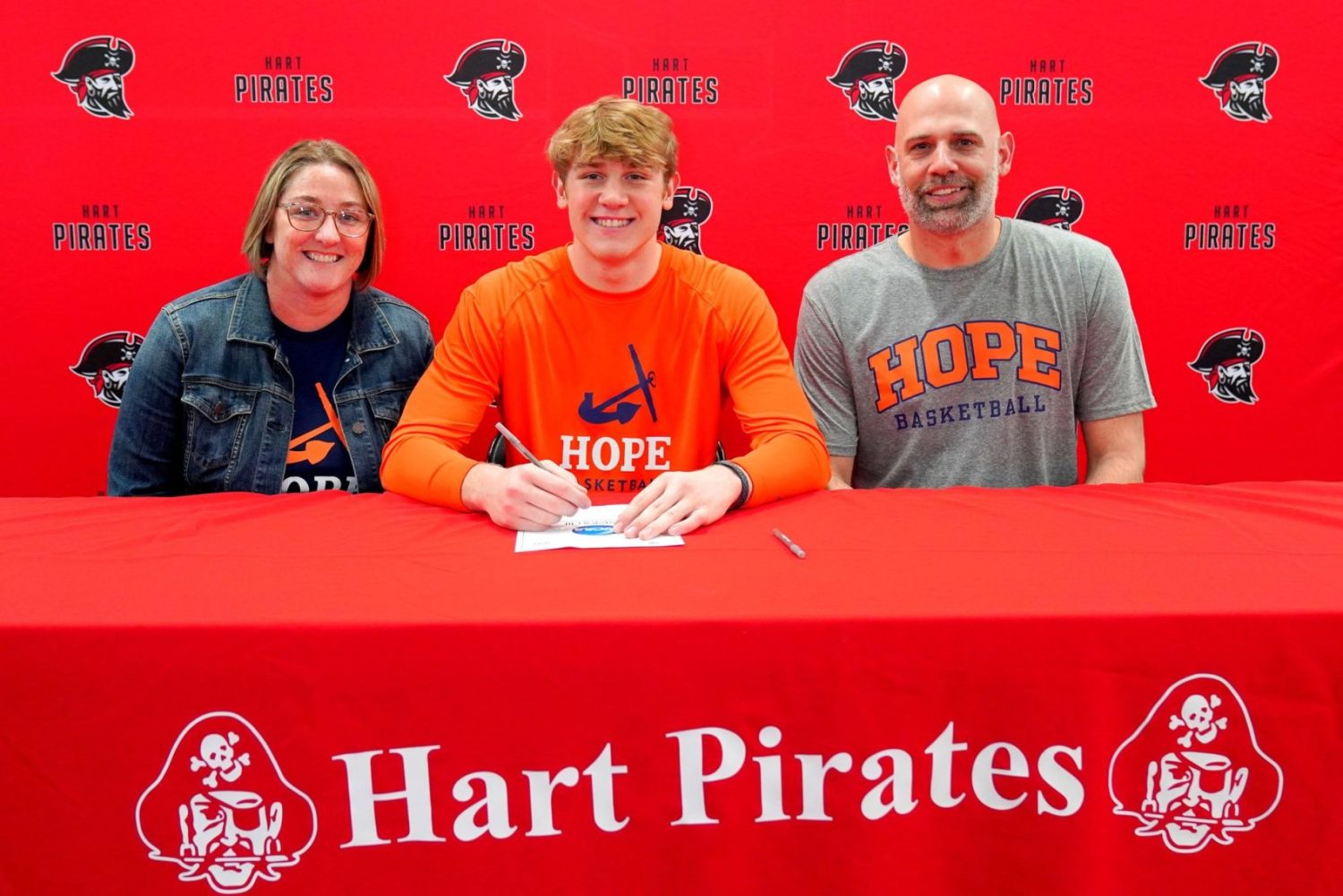Hart standout Parker Hovey signs with Hope College