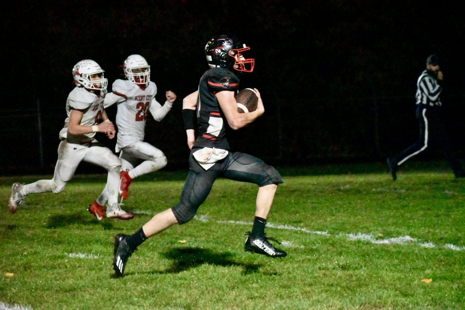 Hart Pirates sail to playoff-opening victory over Kent City in Division 6