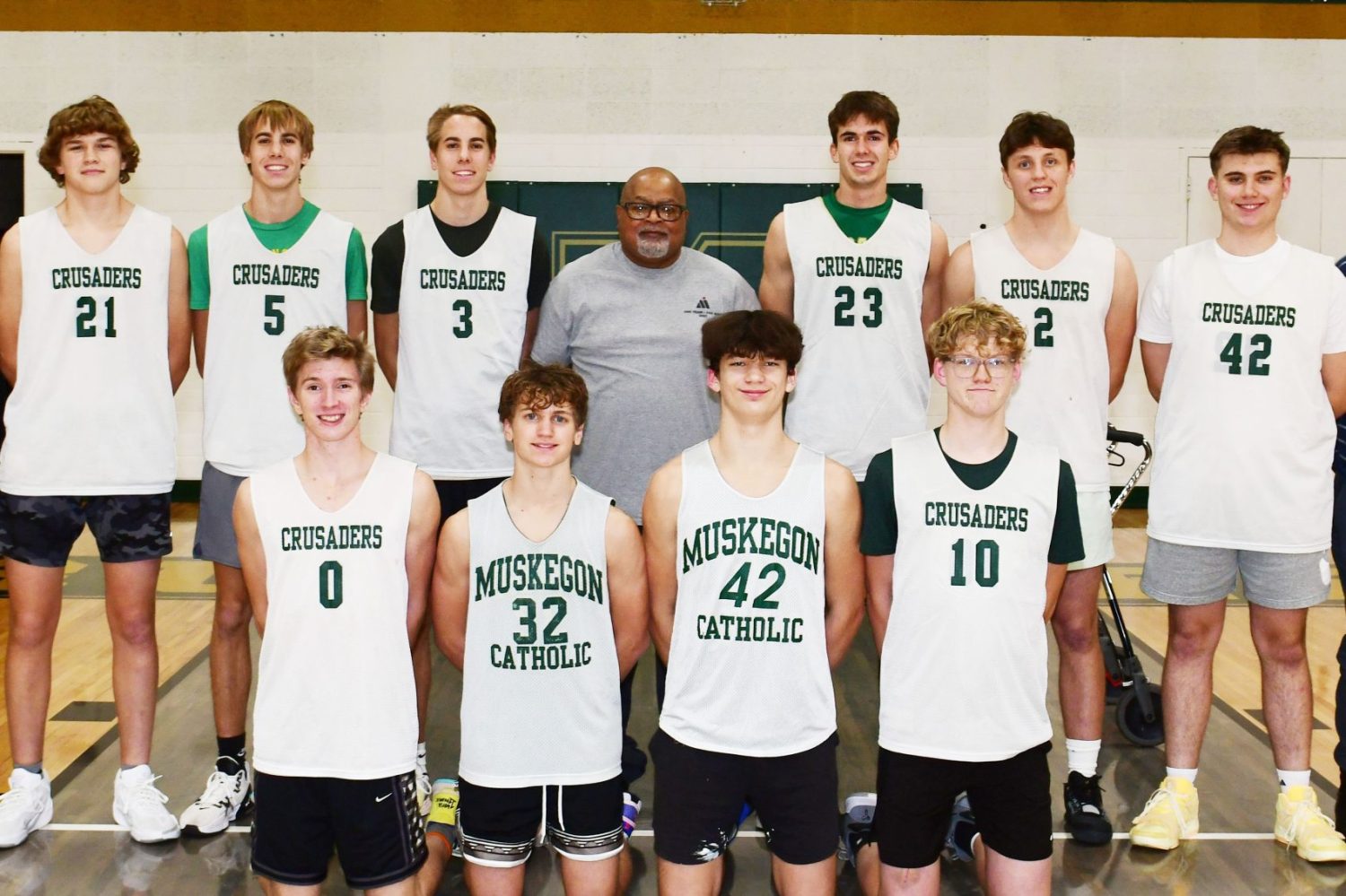 Late run pushes Muskegon Catholic boys to victory over Hesperia