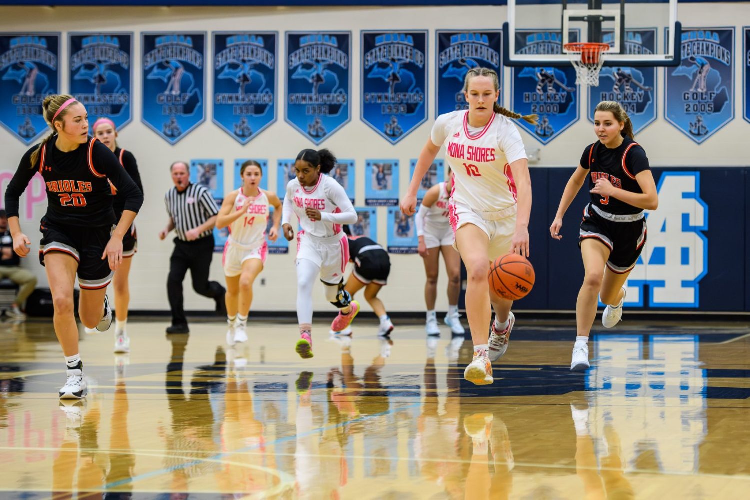 Mona Shores girls kick off new calendar year with big win over