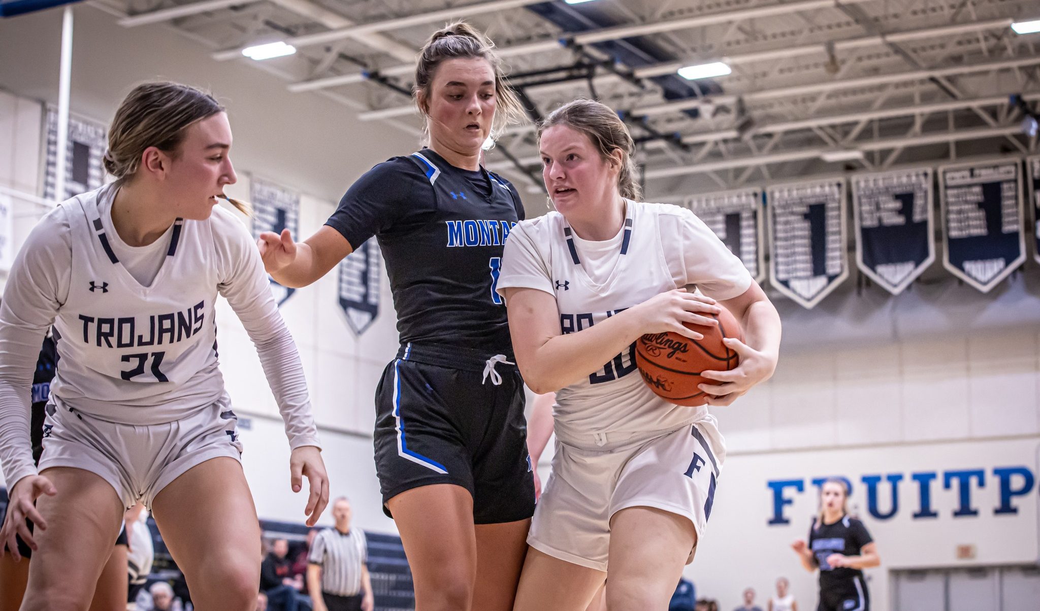 Fruitport claims another victory, this time over Montague in Division 2 district semifinal